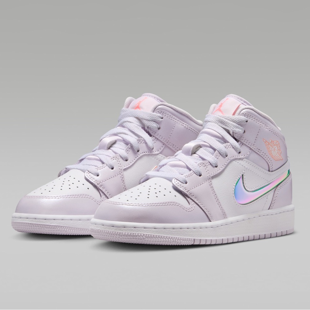 NIKE Air Jordan 1 Mid SE Big Kids' Shoes 5.5Y Barely Grape/White/Atomic Pink